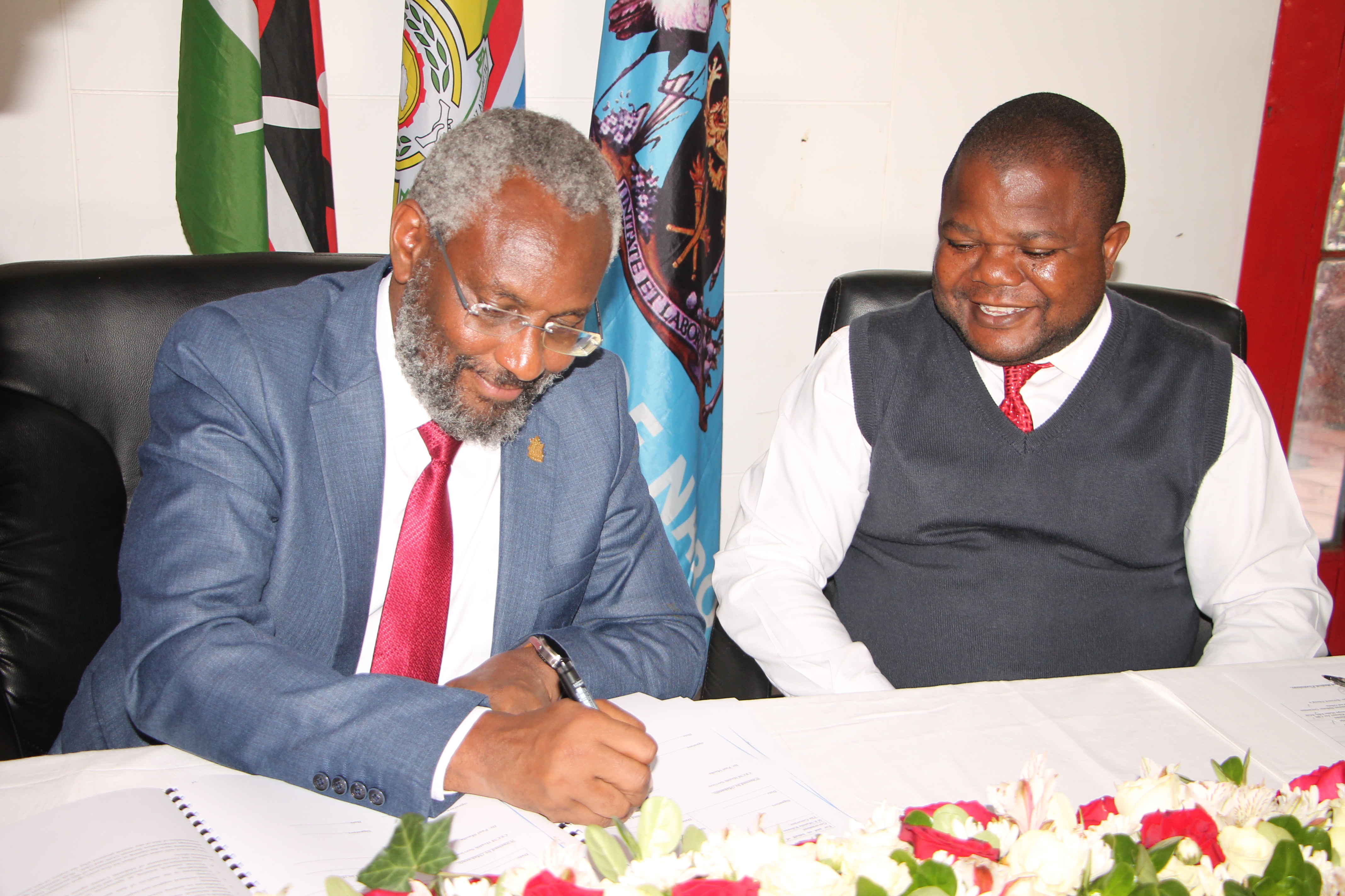 PROF. S. KIAMA SIGNING MoU WITH MAKUENI COUNTY GOVT DURING COMMISSIONING OF DIGITAL UPGRADE EQUIPMENT DONATED BY PROXIMIE TO NAIROBI SURGICAL SKILLS CENTRE ON 14TH MARCH, 2024